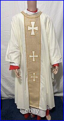 Beautiful Catholic Priests White & Gold Chasuble Vestment