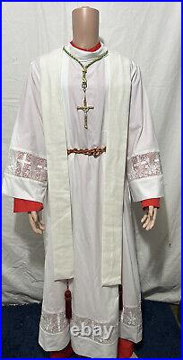 Beautiful Catholic Priests White & Gold Chasuble Vestment