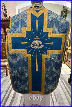 Blue Fiddle Back Roman Chasuble with Accessories