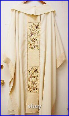 Cream MDS Hand Embroidered Vestment / Chasuble & Stole (#784) Church