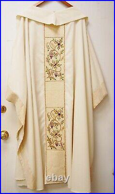 Cream MDS Hand Embroidered Vestment / Chasuble & Stole (#784) Church