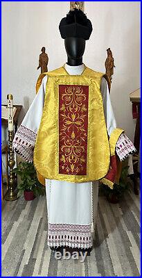 Gold Fiddle Back Roman Chasuble