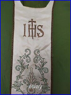 Vintage fabulous silk Priest Church metallic embroiedry Vestment chasuble it353