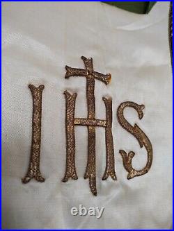 Vintage fabulous silk Priest Church metallic embroiedry Vestment chasuble it353