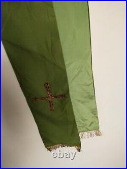 Vintage fabulous silk Priest Church metallic embroiedry Vestment chasuble it353