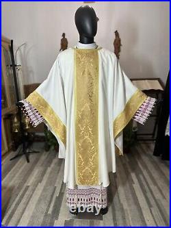 White Ivory Chasuble With Gold Banding + Stole (wg00136)