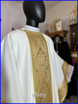 White Ivory Chasuble With Gold Banding + Stole (wg00136)
