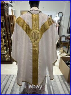 White Ivory Chasuble With Gold Banding + Stole (wg00138)