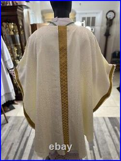 White Ivory Chasuble With Gold Banding + Stole (wg0062)