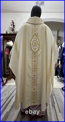 White Ivory Vestment Chasuble & Stole